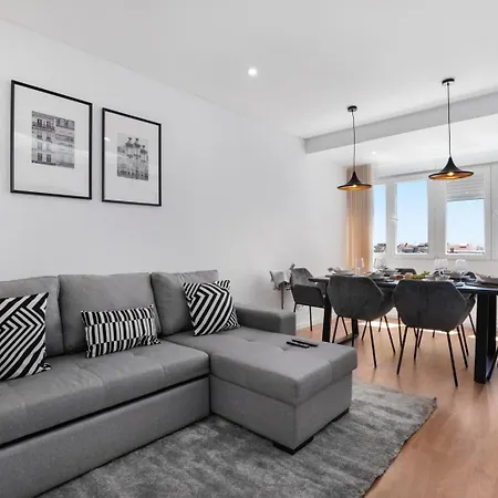 Modern By Cm Amadora