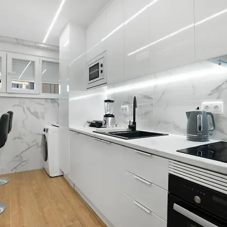 Modern By Cm Amadora